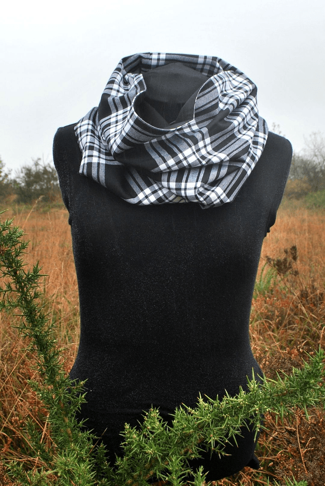 Maxi tour de cou Menzies Black and White